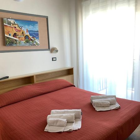 Hotel Tre Grazie Rimini Kültér fotó