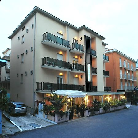 Hotel Tre Grazie Rimini Kültér fotó