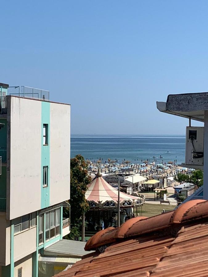 Hotel Tre Grazie Rimini Kültér fotó
