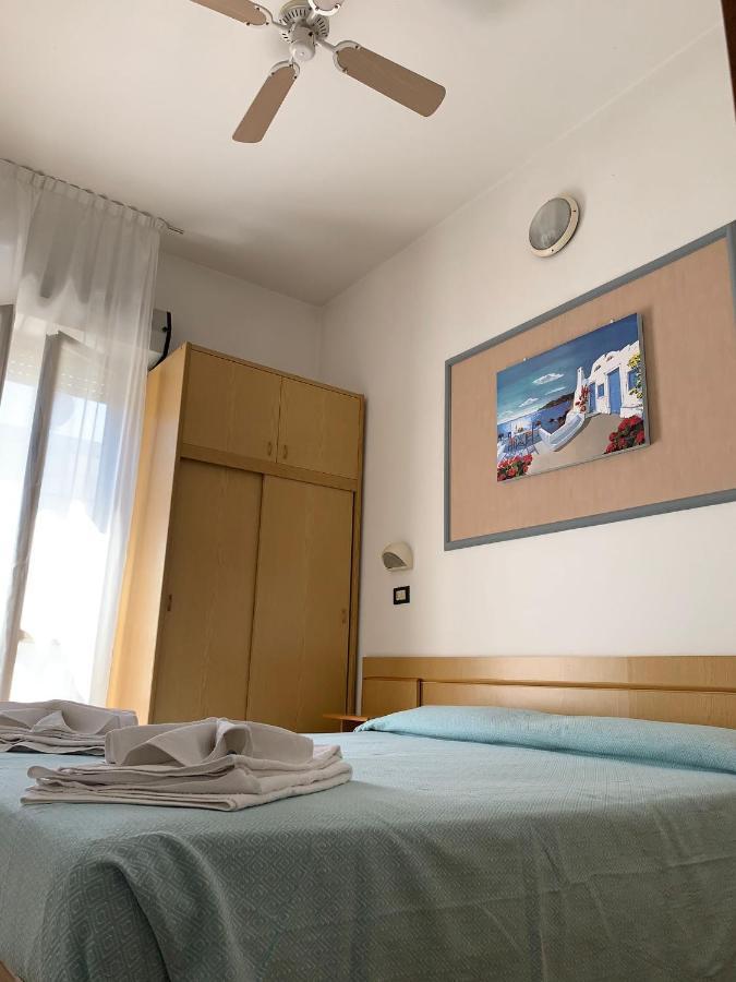 Hotel Tre Grazie Rimini Kültér fotó