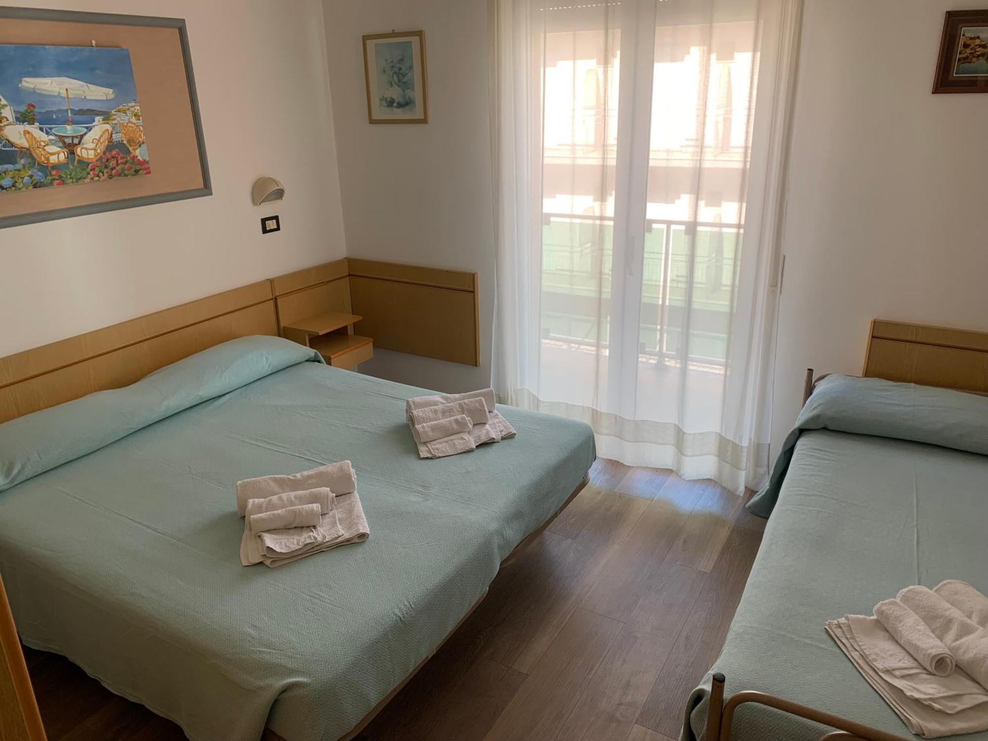 Hotel Tre Grazie Rimini Kültér fotó