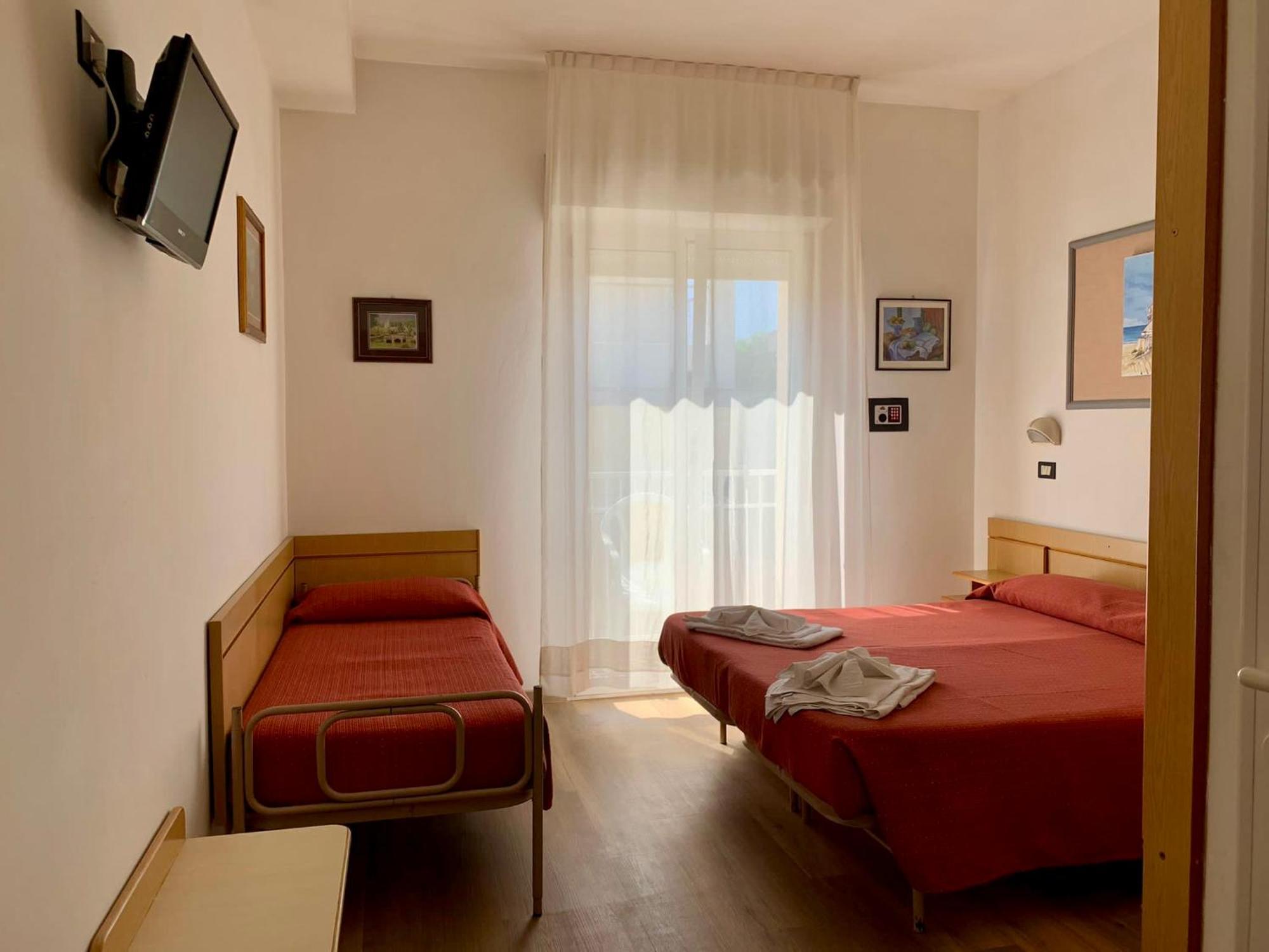 Hotel Tre Grazie Rimini Kültér fotó