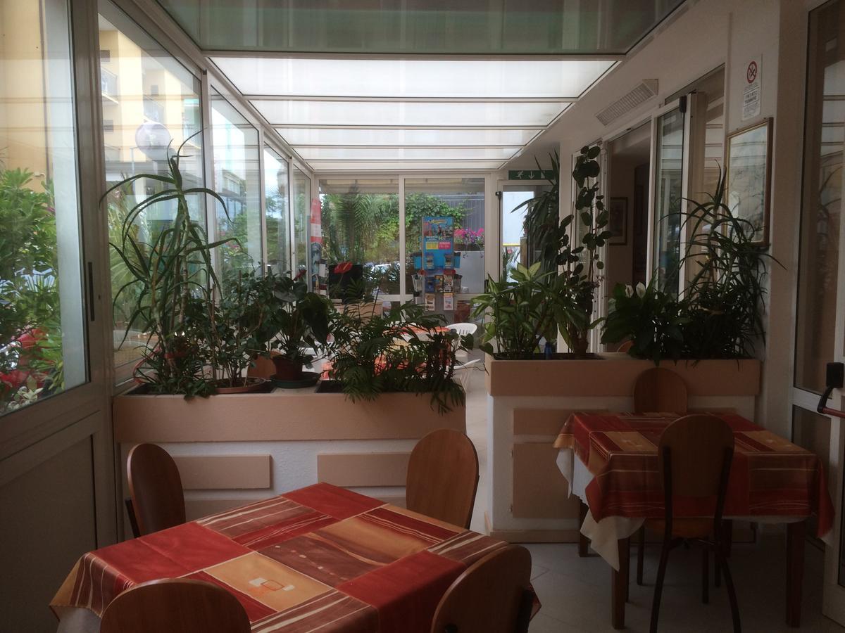 Hotel Tre Grazie Rimini Kültér fotó