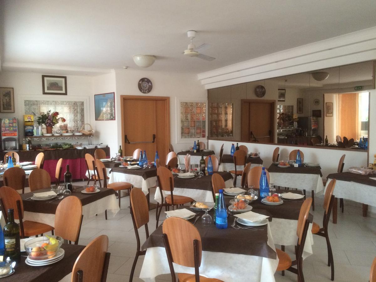 Hotel Tre Grazie Rimini Kültér fotó