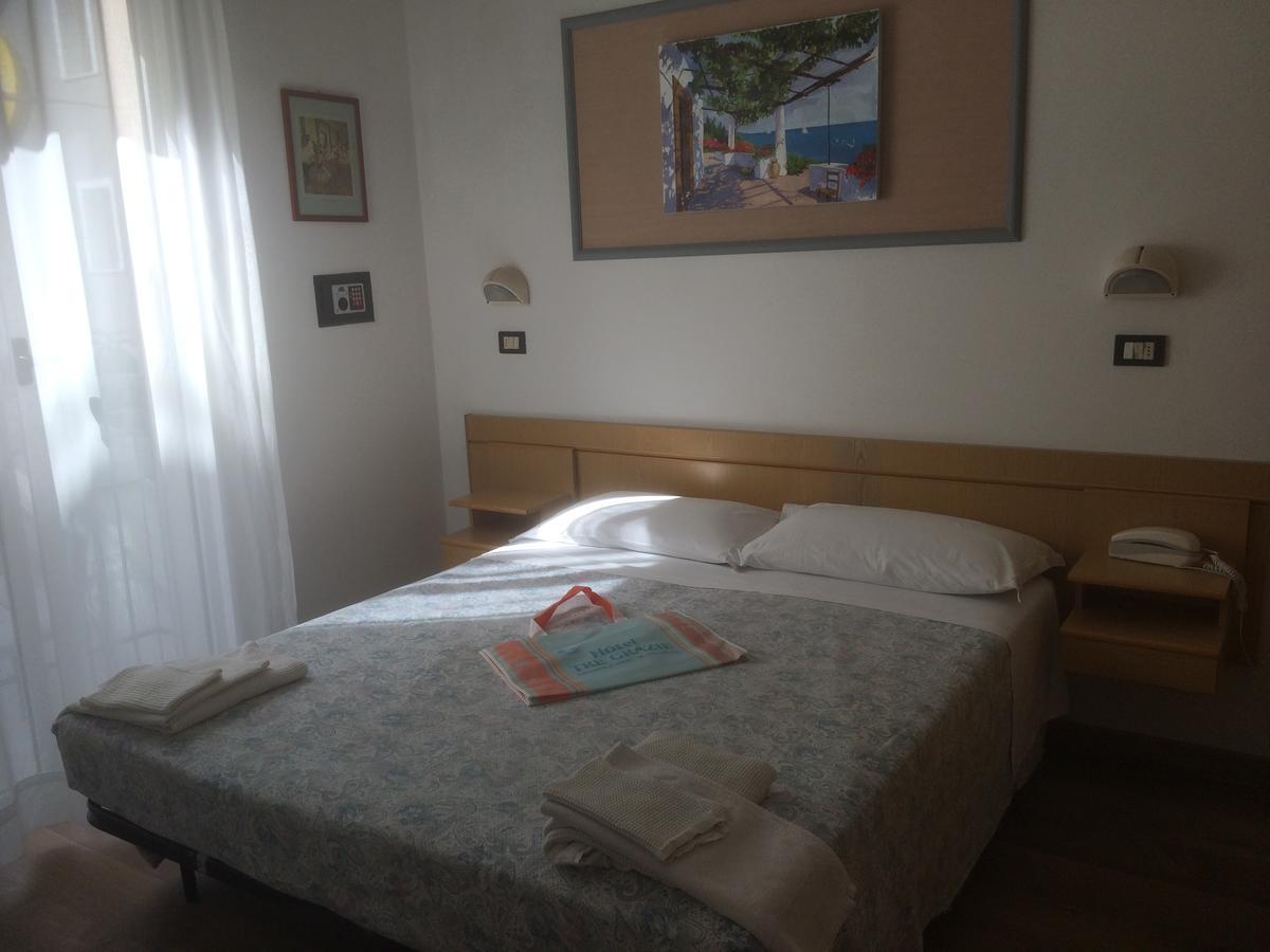 Hotel Tre Grazie Rimini Kültér fotó