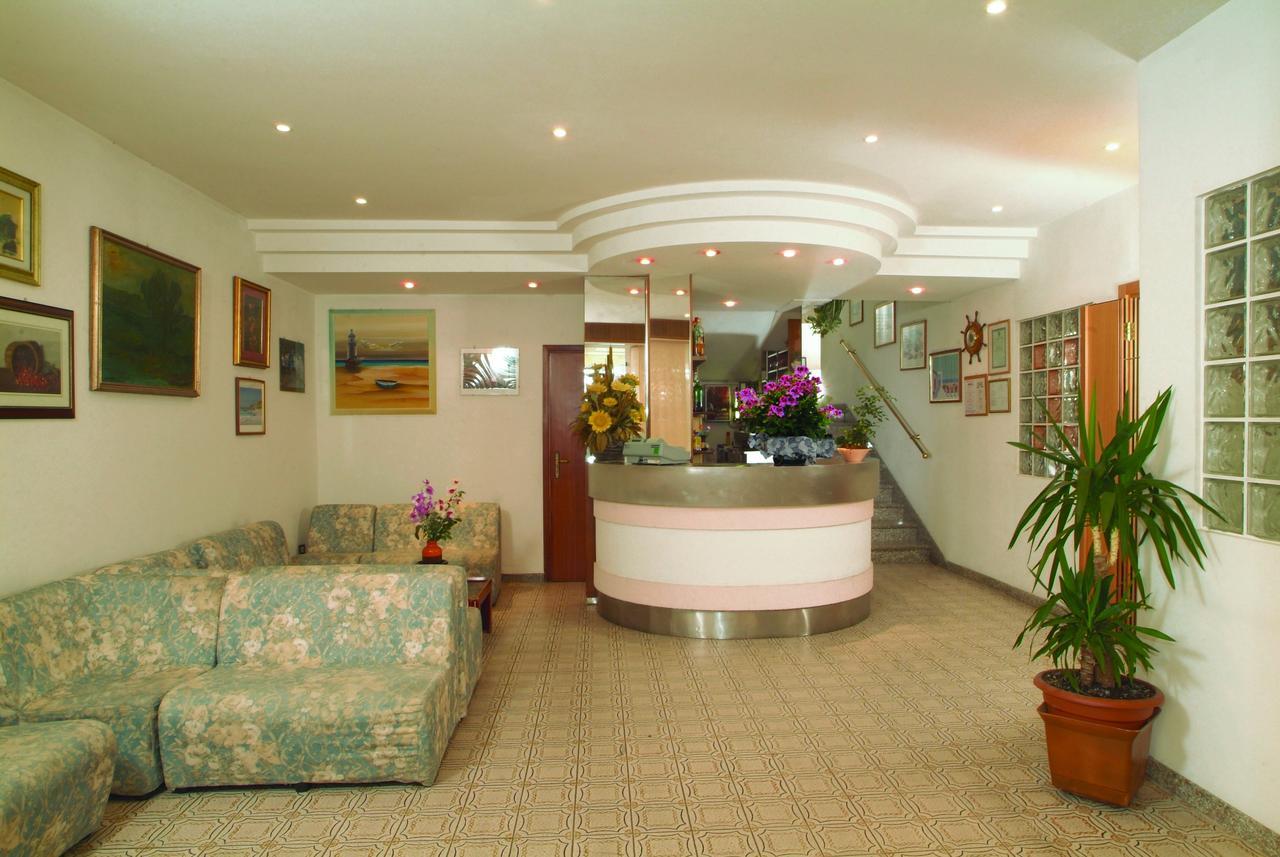 Hotel Tre Grazie Rimini Kültér fotó