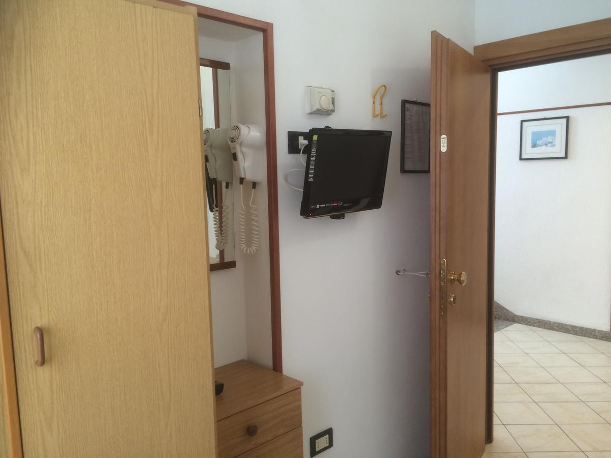 Hotel Tre Grazie Rimini Kültér fotó
