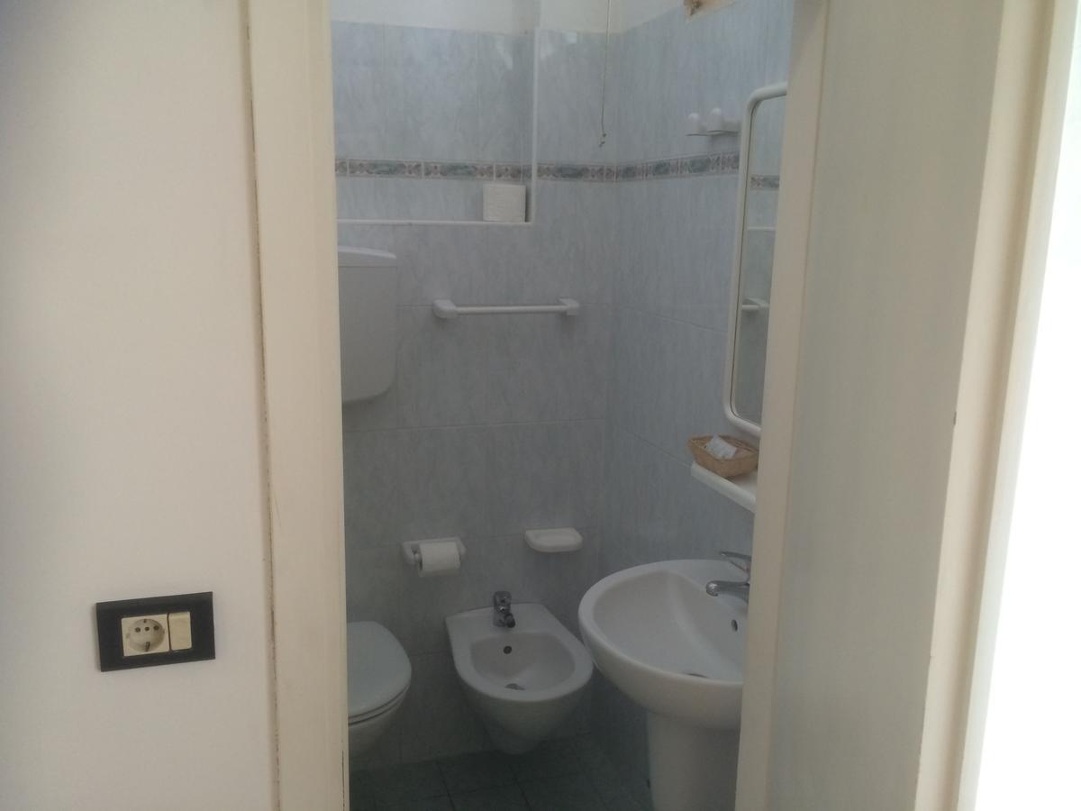 Hotel Tre Grazie Rimini Kültér fotó