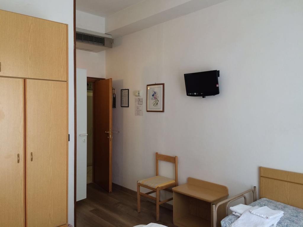 Hotel Tre Grazie Rimini Kültér fotó